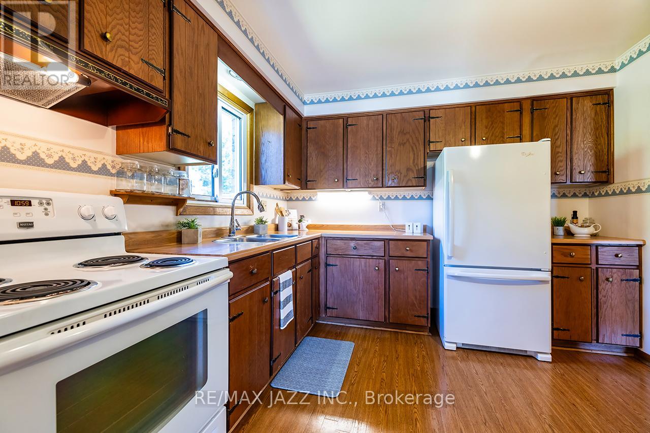 55 Regency Crescent, Whitby, Ontario  L1N 7K8 - Photo 13 - E12302265