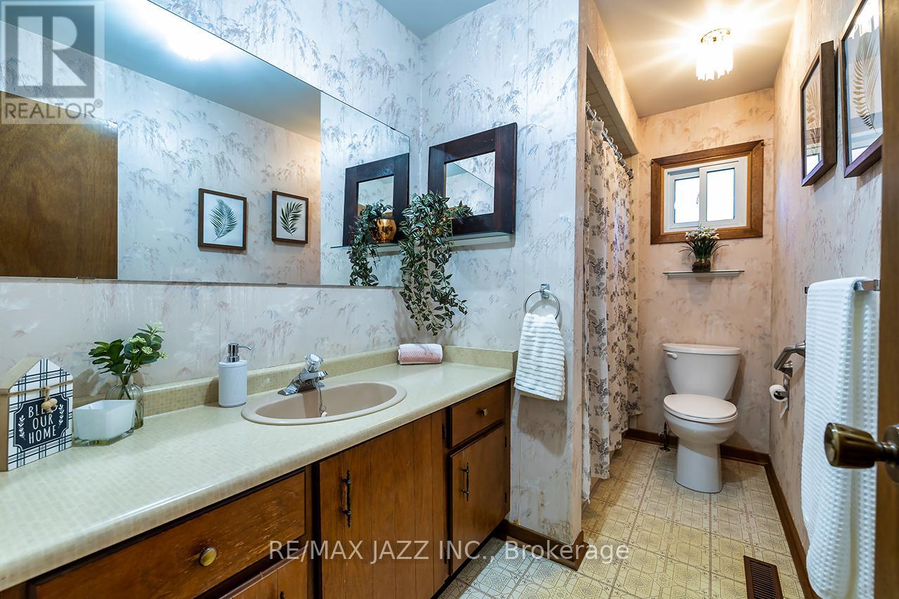 55 Regency Crescent, Whitby, Ontario  L1N 7K8 - Photo 14 - E12302265
