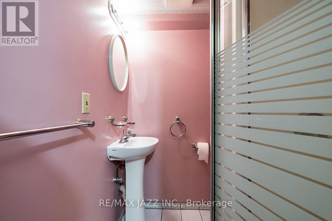 55 Regency Crescent, Whitby, Ontario  L1N 7K8 - Photo 27 - E12302265