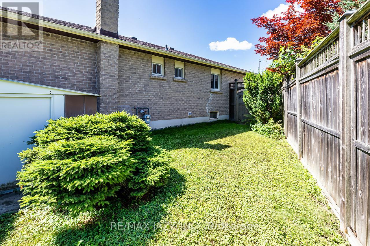 55 Regency Crescent, Whitby, Ontario  L1N 7K8 - Photo 32 - E12302265