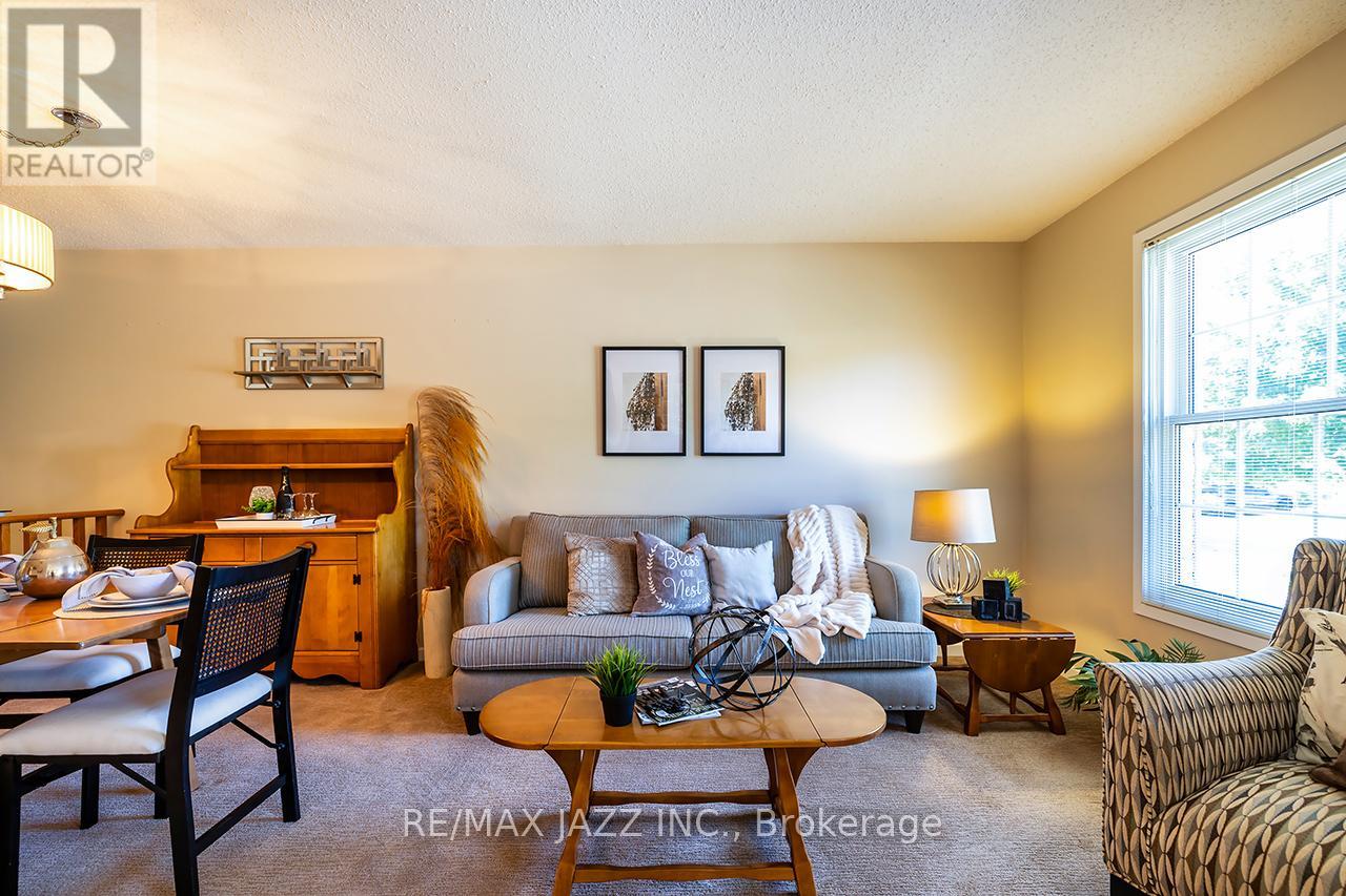 55 Regency Crescent, Whitby, Ontario  L1N 7K8 - Photo 6 - E12302265