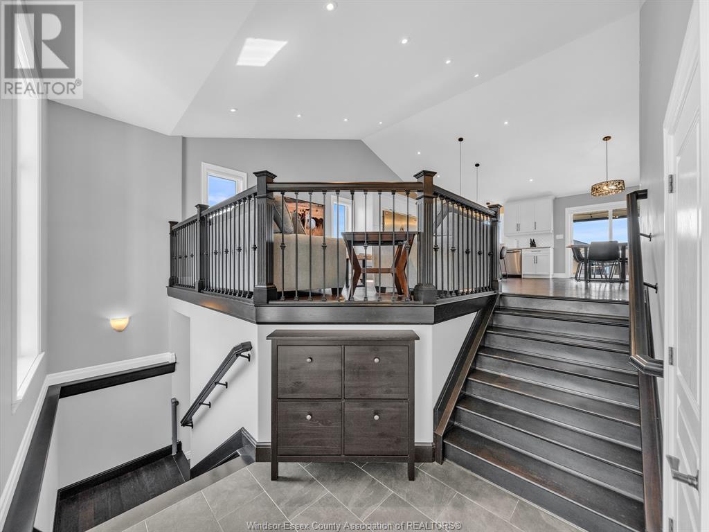 Property at 247 MEADOWVIEW image 2