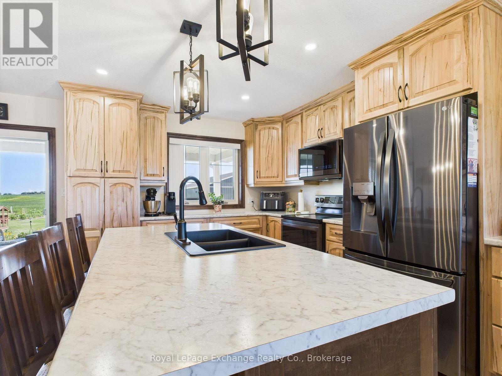 422 Hayes Lake Avenue, Huron-Kinloss, Ontario  N0G 2B0 - Photo 10 - X12302132