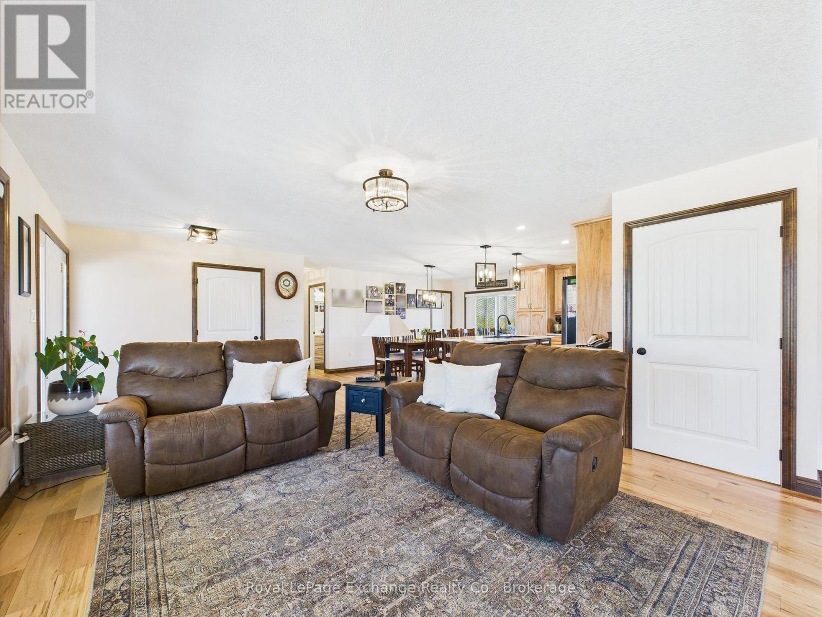 422 Hayes Lake Avenue, Huron-Kinloss, Ontario  N0G 2B0 - Photo 22 - X12302132