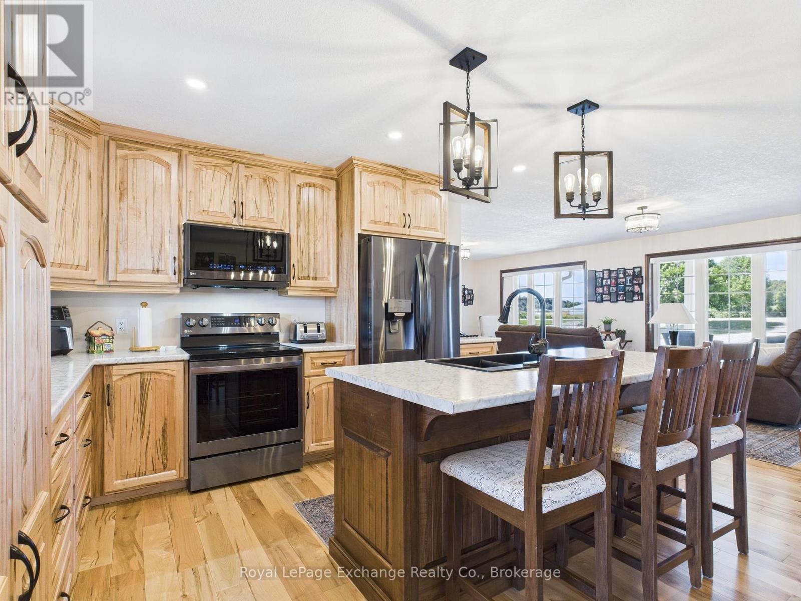 422 Hayes Lake Avenue, Huron-Kinloss, Ontario  N0G 2B0 - Photo 9 - X12302132