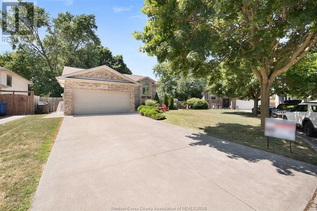 Property at 430 Thorn Ridge CRESCENT image 2