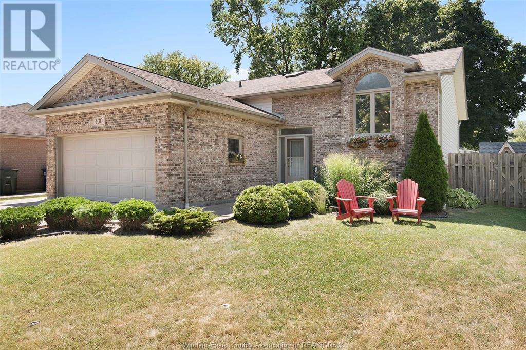 Property at 430 Thorn Ridge CRESCENT image 3