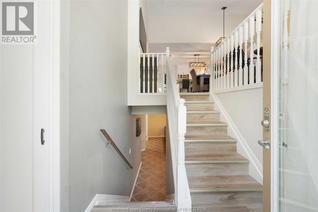 Property at 430 Thorn Ridge CRESCENT image 5