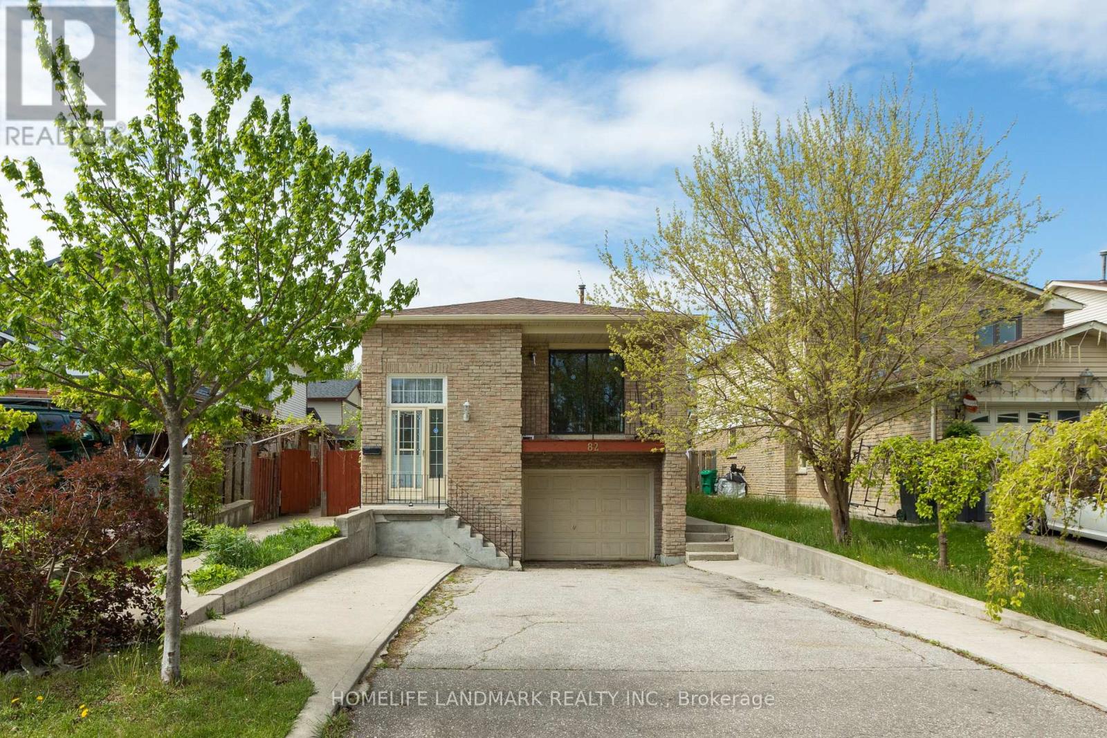Property at 82 DAFOE CRESCENT image 2
