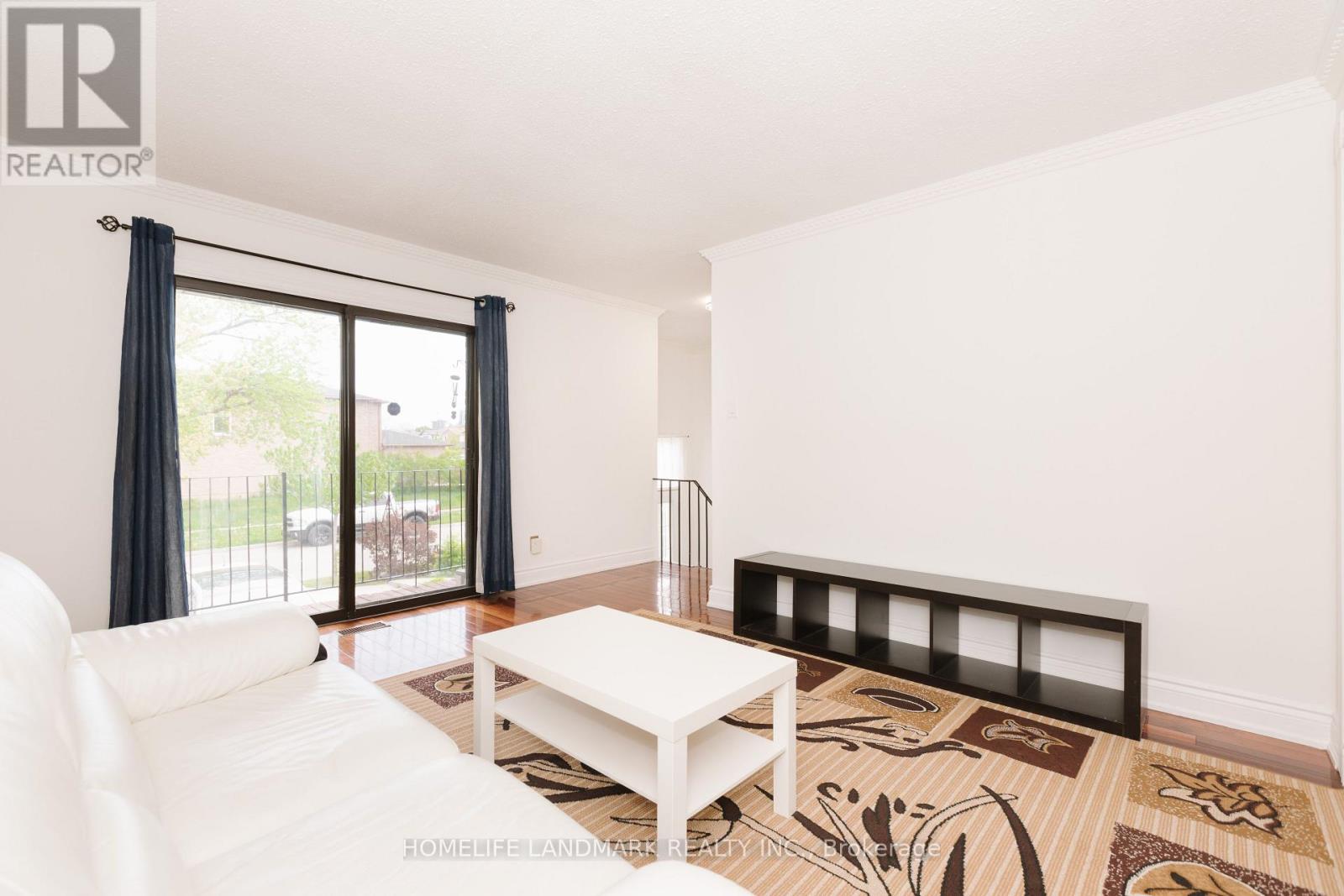 Property at 82 DAFOE CRESCENT image 3