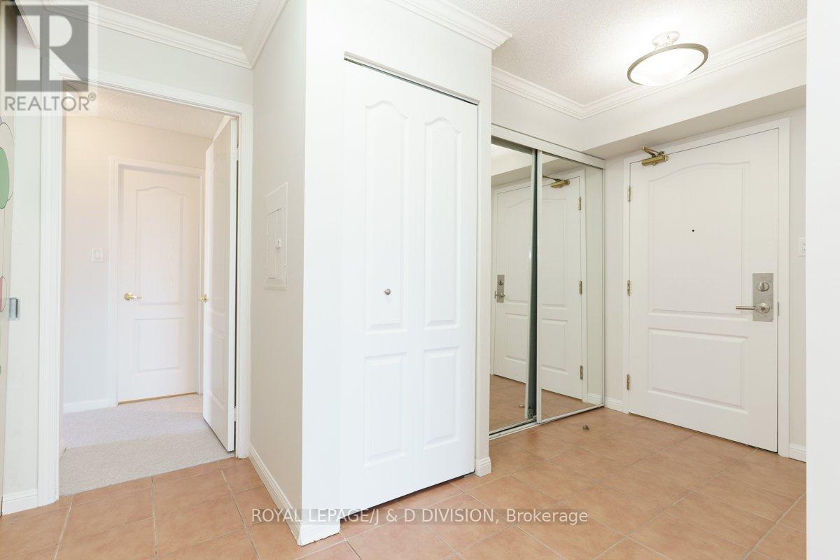 Property at 404 - 18 WANLESS AVENUE image 4