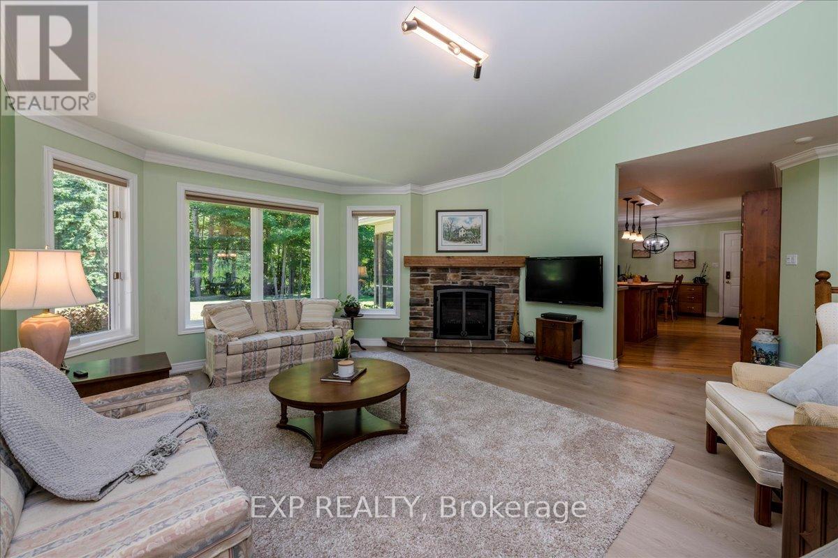 220 Gilwood Park Drive, Penetanguishene, Ontario  L9M 1Z6 - Photo 13 - S12302082