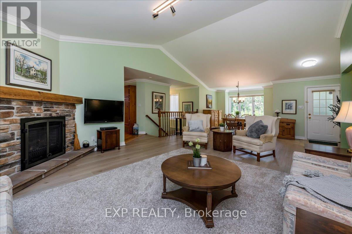 220 Gilwood Park Drive, Penetanguishene, Ontario  L9M 1Z6 - Photo 14 - S12302082