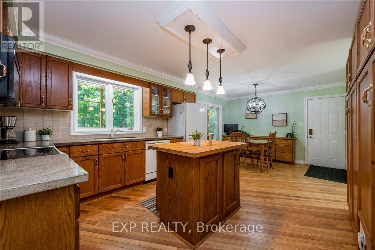 220 Gilwood Park Drive, Penetanguishene, Ontario  L9M 1Z6 - Photo 15 - S12302082