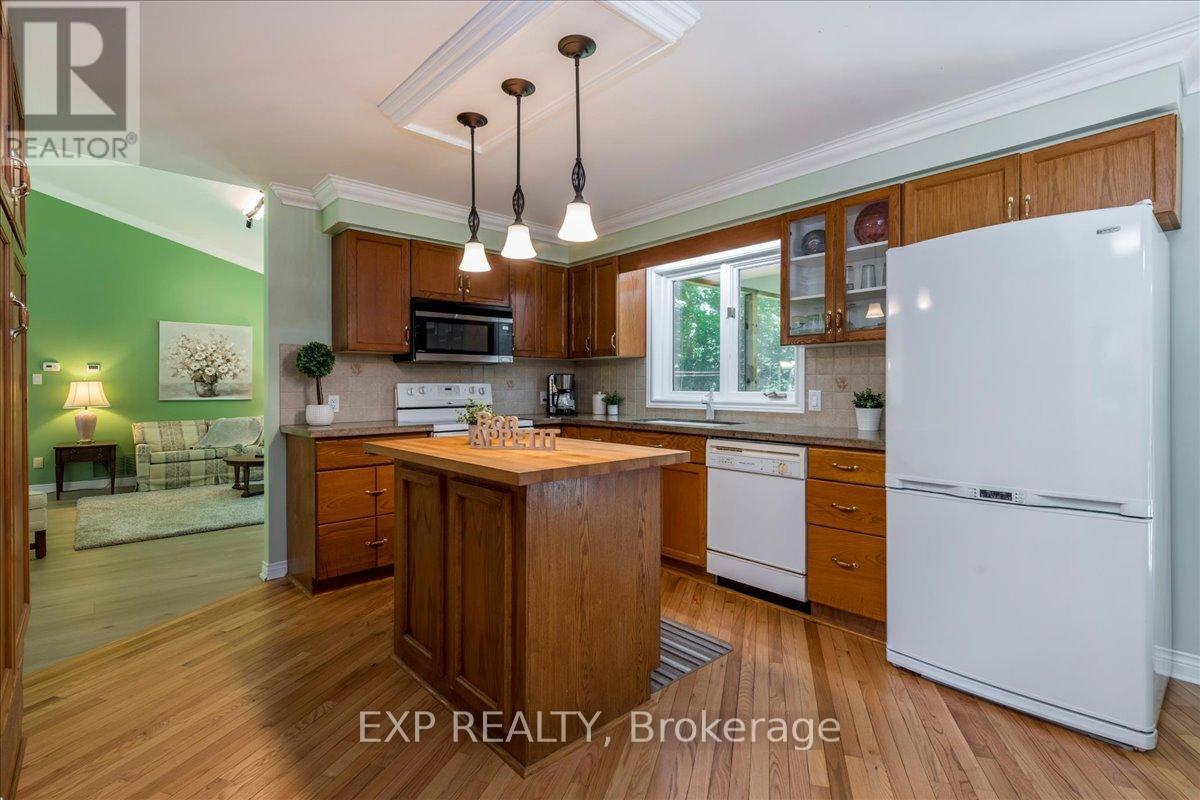 220 Gilwood Park Drive, Penetanguishene, Ontario  L9M 1Z6 - Photo 17 - S12302082