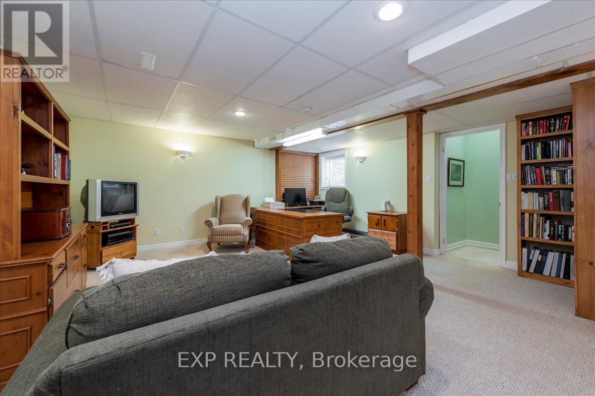 220 Gilwood Park Drive, Penetanguishene, Ontario  L9M 1Z6 - Photo 30 - S12302082