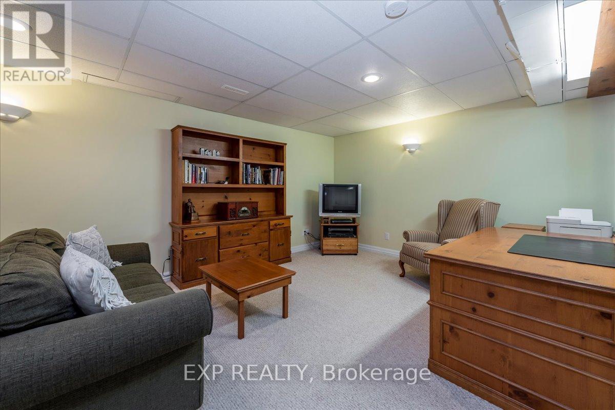 220 Gilwood Park Drive, Penetanguishene, Ontario  L9M 1Z6 - Photo 31 - S12302082