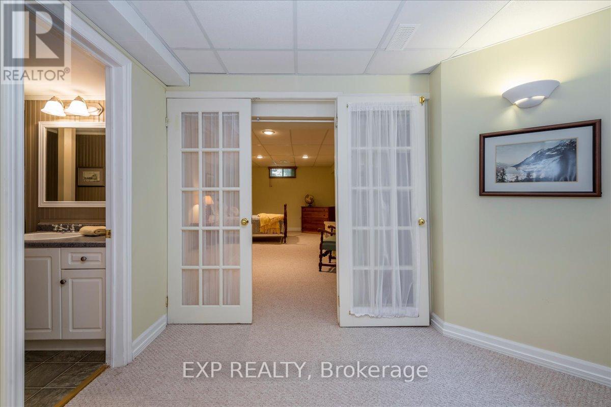 220 Gilwood Park Drive, Penetanguishene, Ontario  L9M 1Z6 - Photo 37 - S12302082
