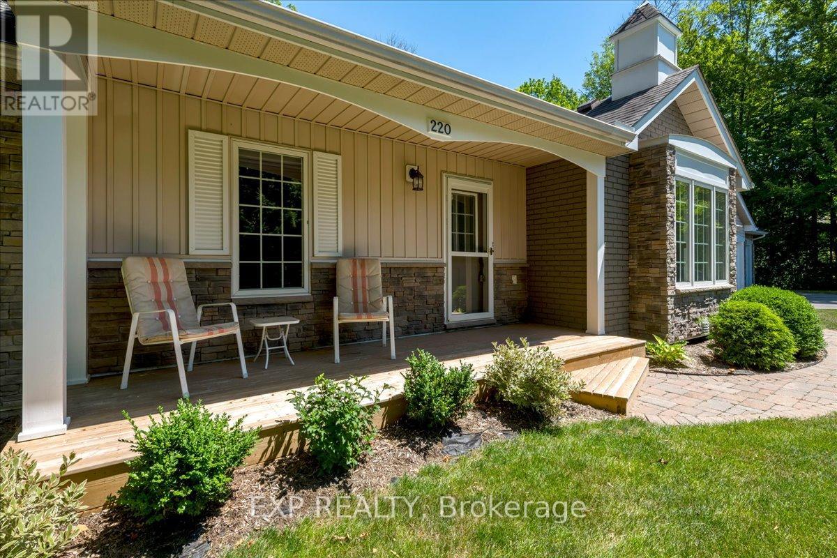 220 Gilwood Park Drive, Penetanguishene, Ontario  L9M 1Z6 - Photo 7 - S12302082