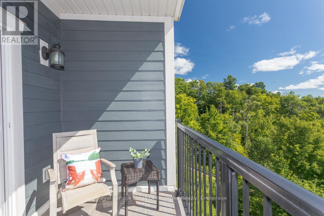 202 - 10a Kimberley Avenue, Bracebridge, Ontario  P1L 0A4 - Photo 3 - X12302345