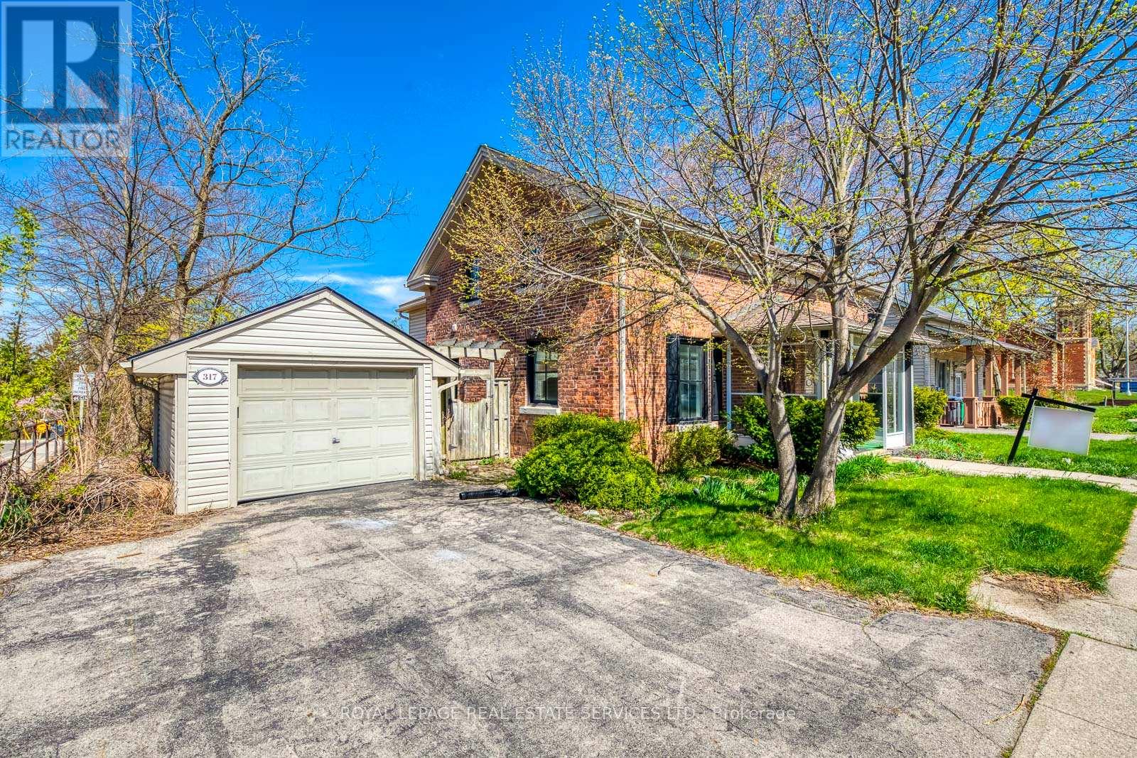 317 Queen Street S, Mississauga, Ontario  L5M 1M3 - Photo 21 - W12302171