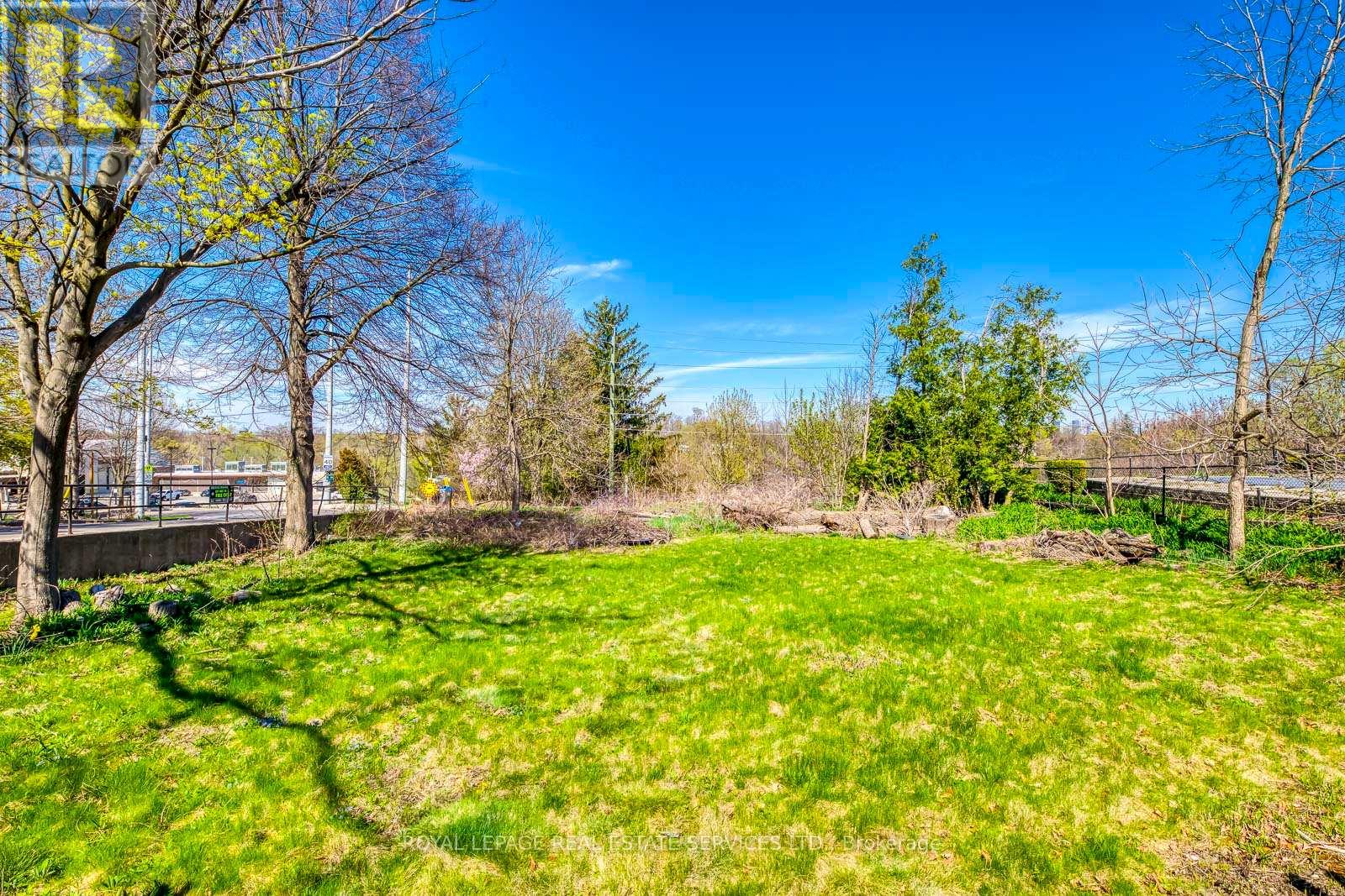 317 Queen Street S, Mississauga, Ontario  L5M 1M3 - Photo 26 - W12302171