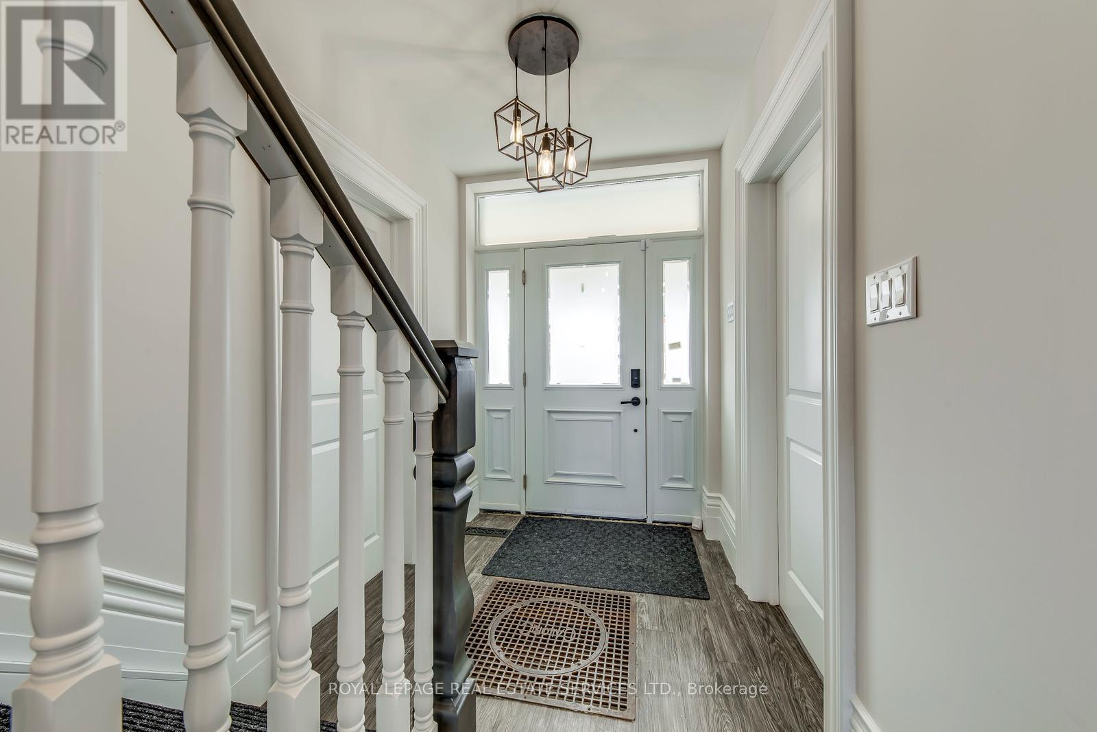 317 Queen Street S, Mississauga, Ontario  L5M 1M3 - Photo 4 - W12302171