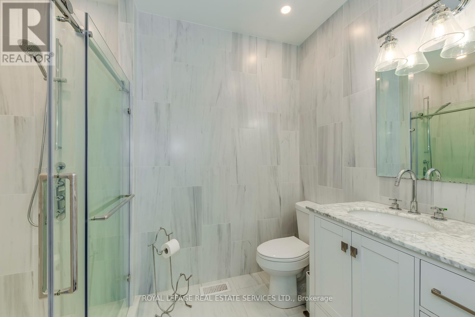 317 Queen Street S, Mississauga, Ontario  L5M 1M3 - Photo 8 - W12302171
