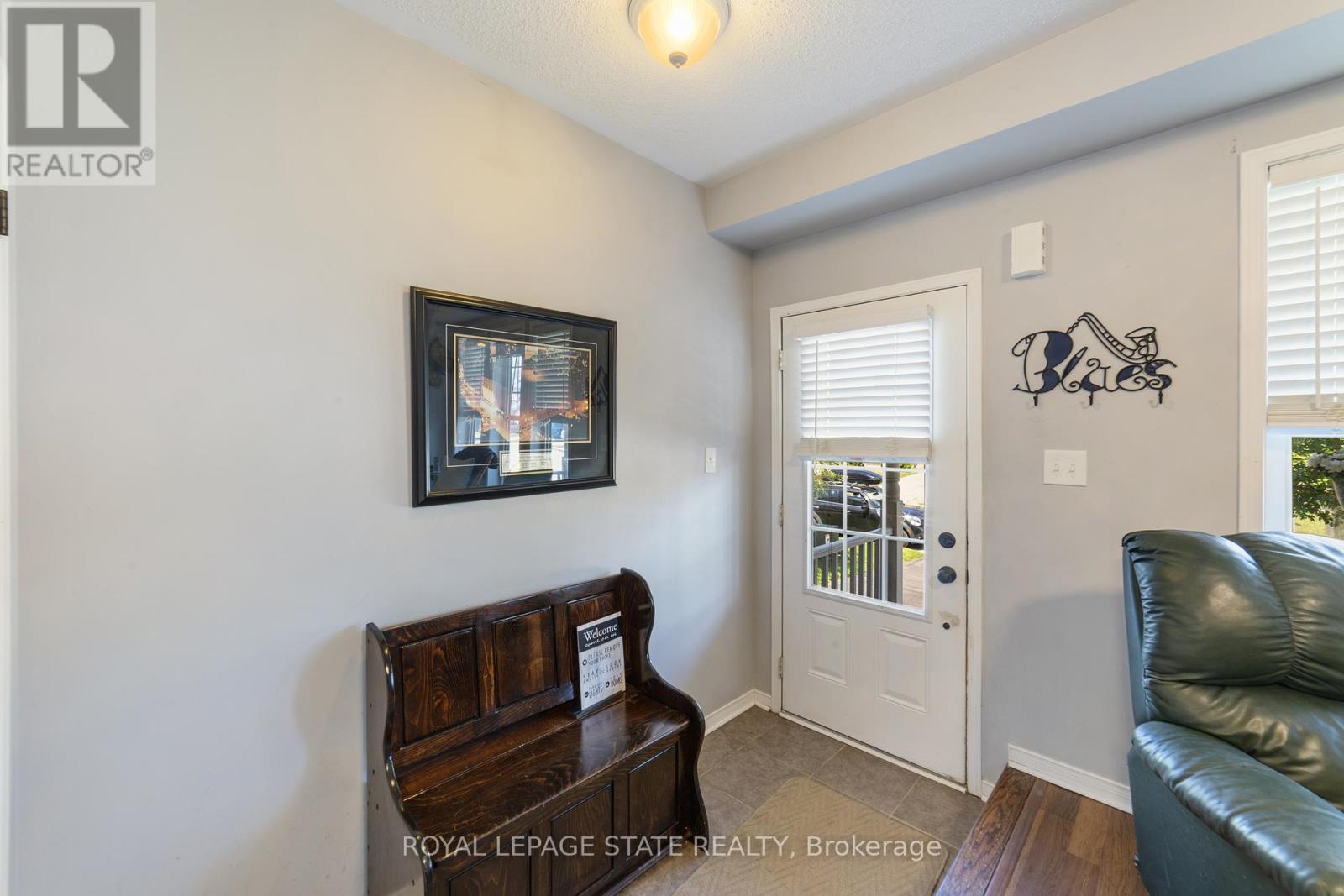 Property at 5 GOLDEN IRIS CRESCENT image 3