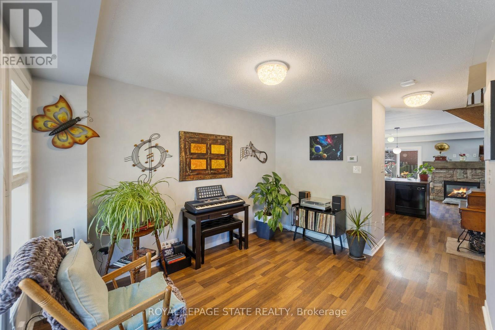 Property at 5 GOLDEN IRIS CRESCENT image 5
