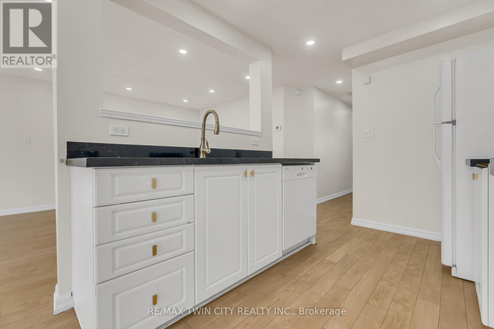 Property at 62 FOXGLOVE CRESCENT image 5
