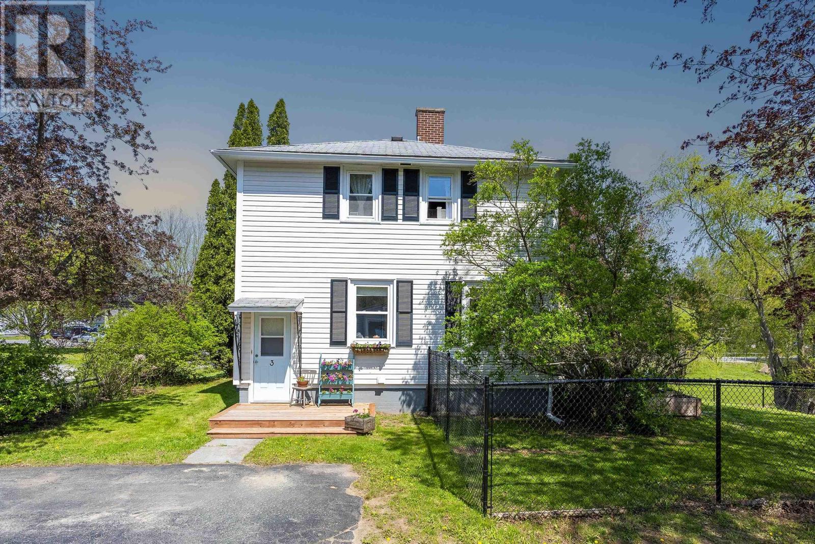 3 Reagh Avenue, Middleton, Nova Scotia  B0S 1P0 - Photo 2 - 202511270