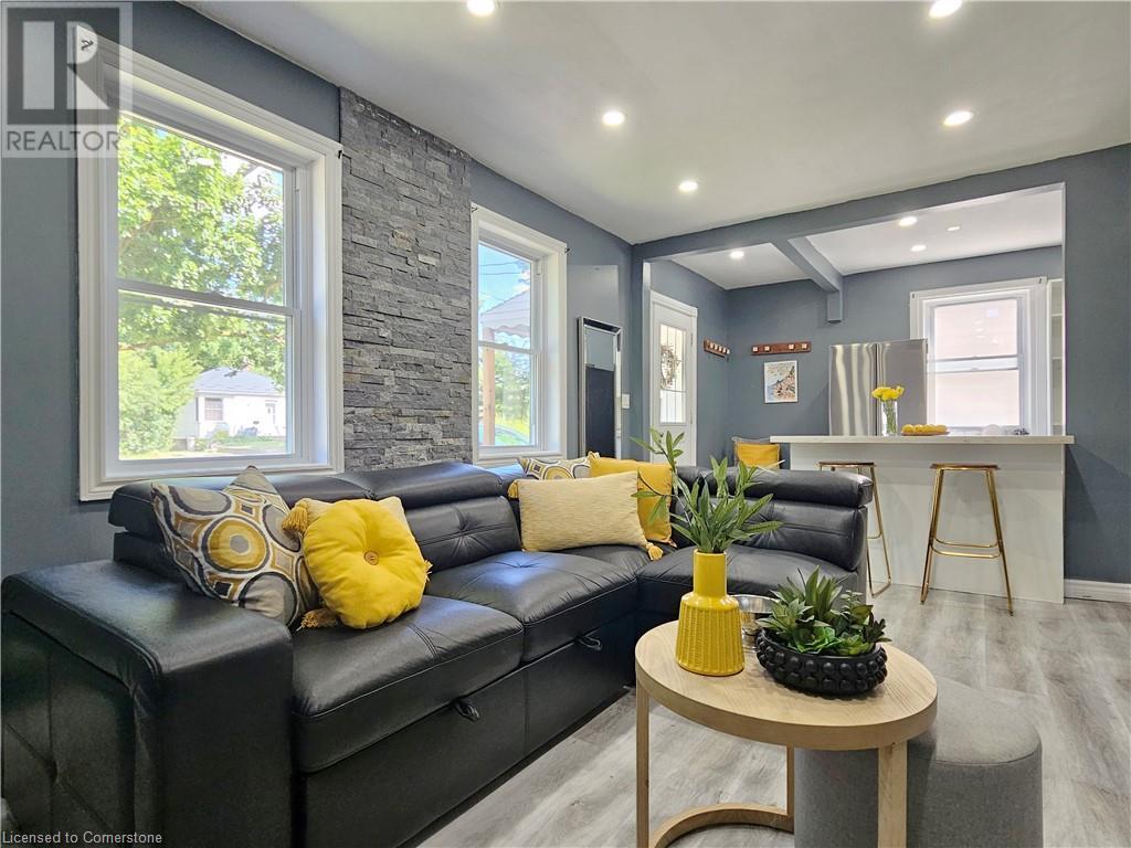 Property at 45 ST CLAIR Avenue image 3