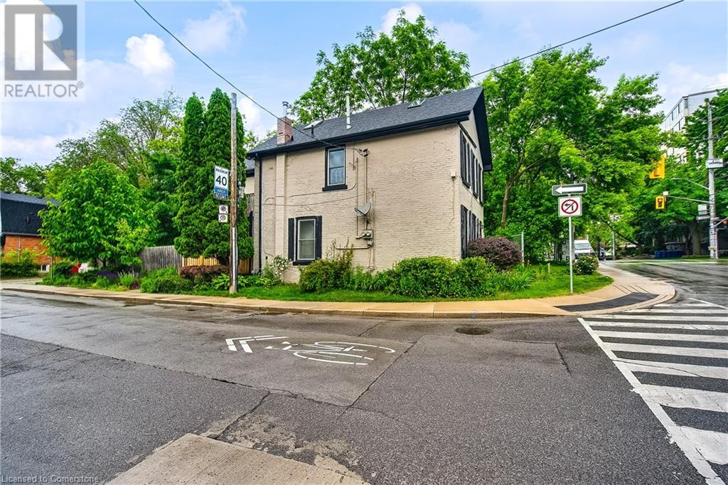 Property at 118 QUEEN Street S image 4