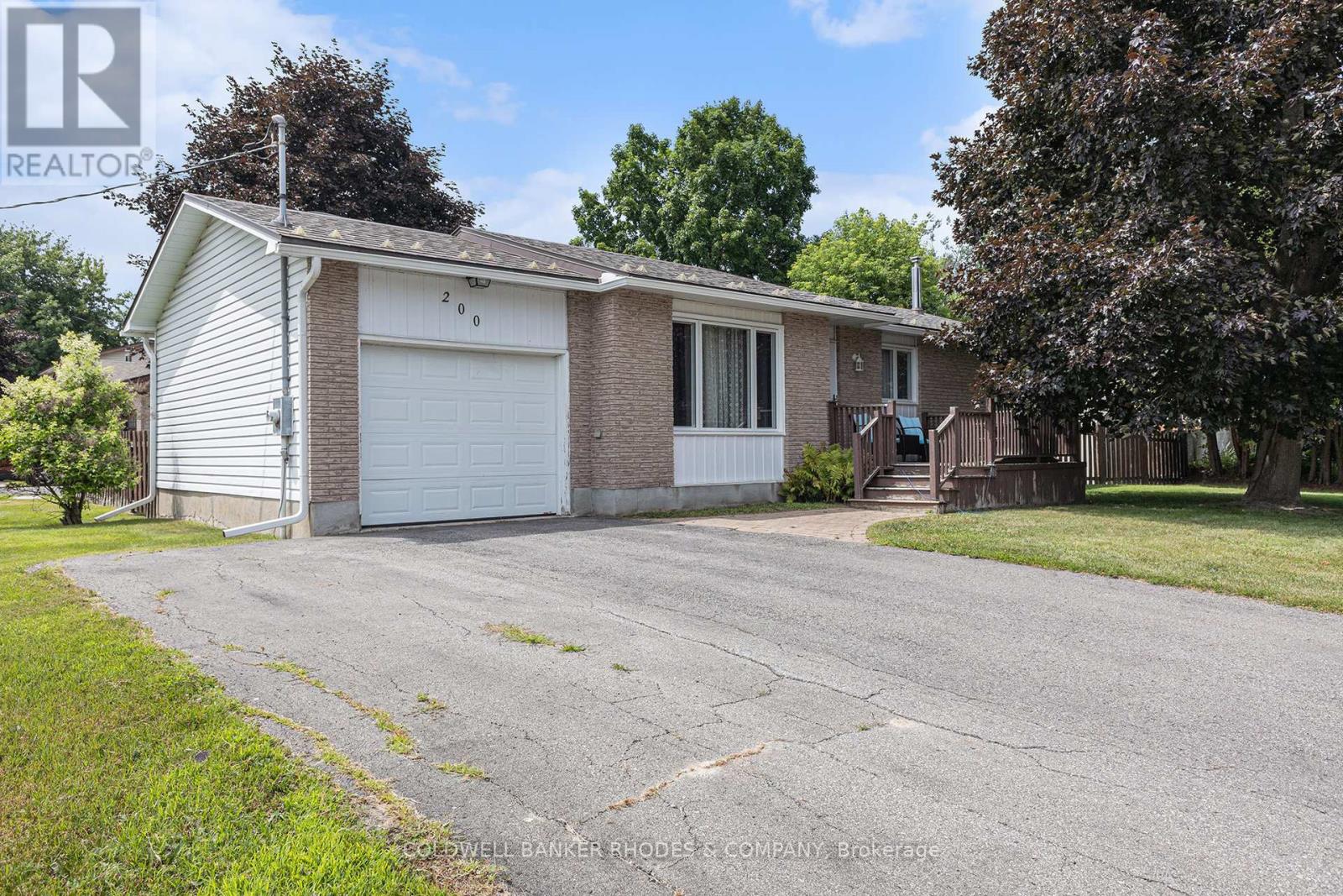 Property at 200 GRACE AVENUE image 3