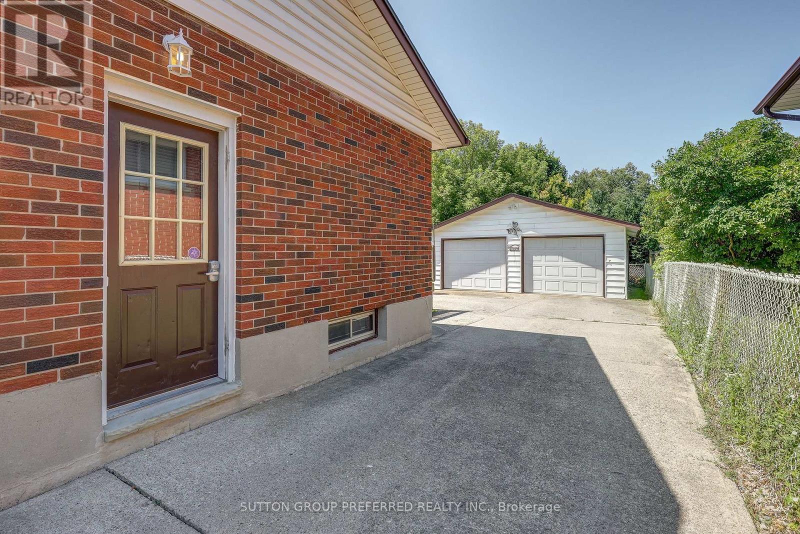20 Amy Crescent, London East, Ontario  N5Y 4A6 - Photo 27 - X12300898