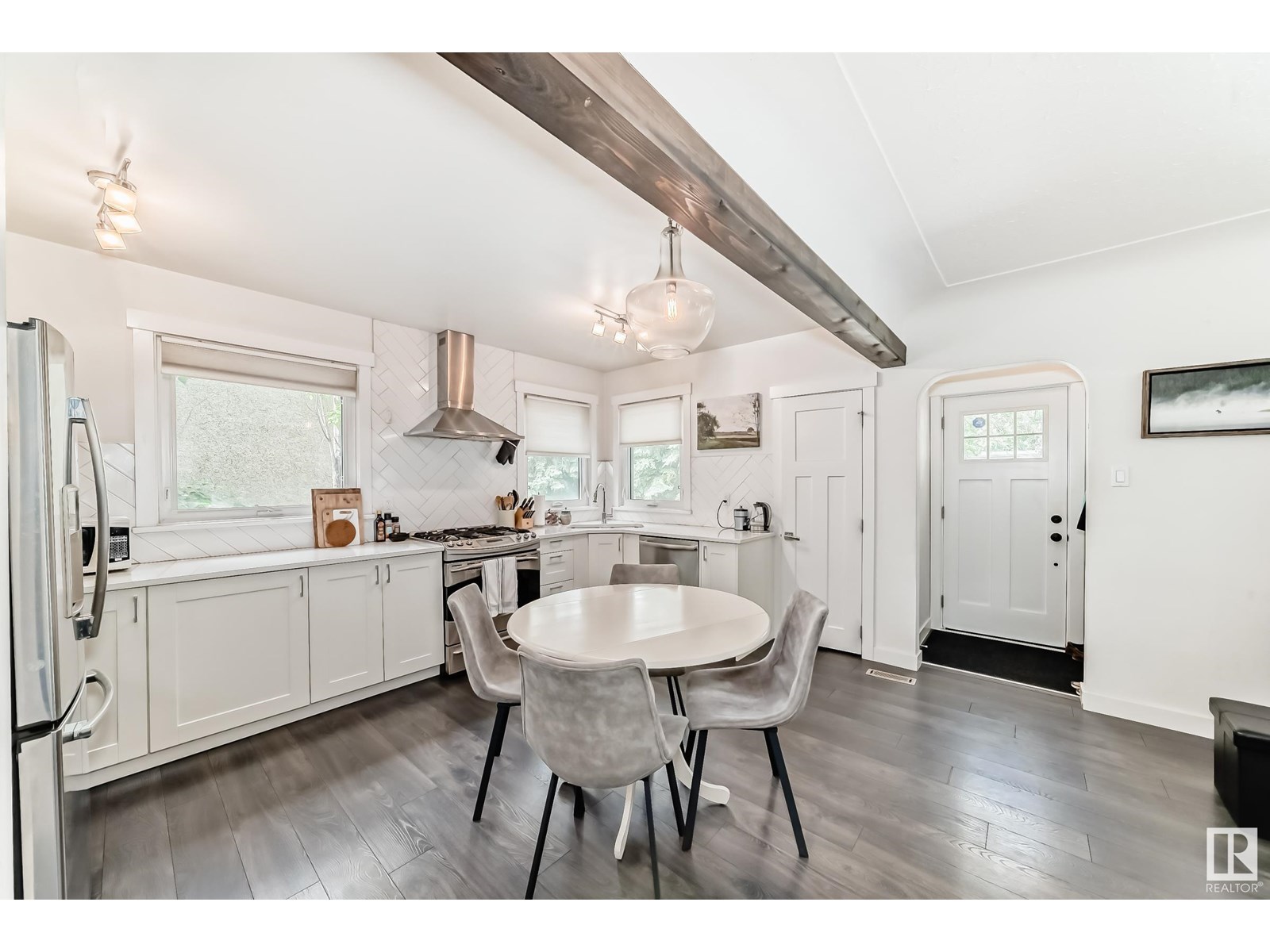 Property at 10915 67 AV NW image 3