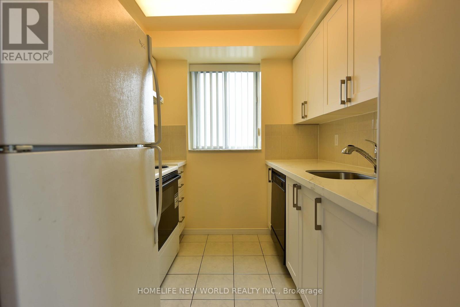 2702 - 1 Pemberton Avenue, Toronto, Ontario  M2M 4L9 - Photo 1 - C12302361