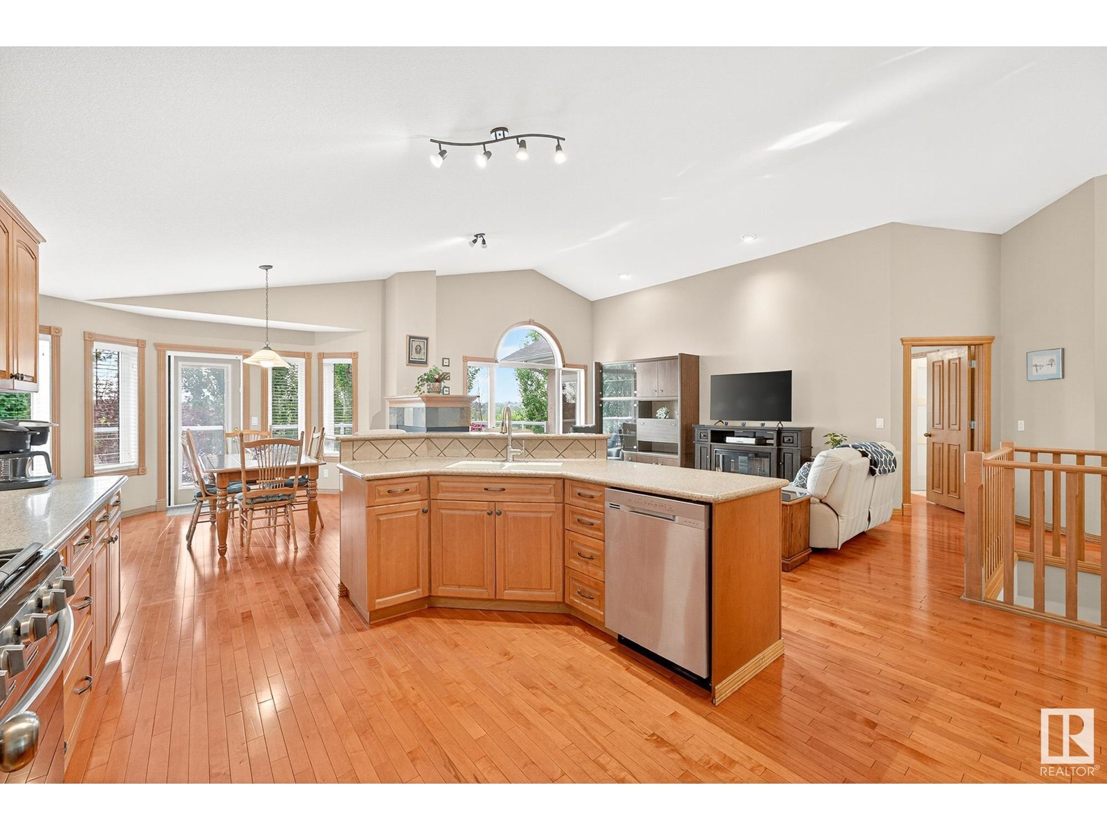 Property at 15 OVERTON PL image 1