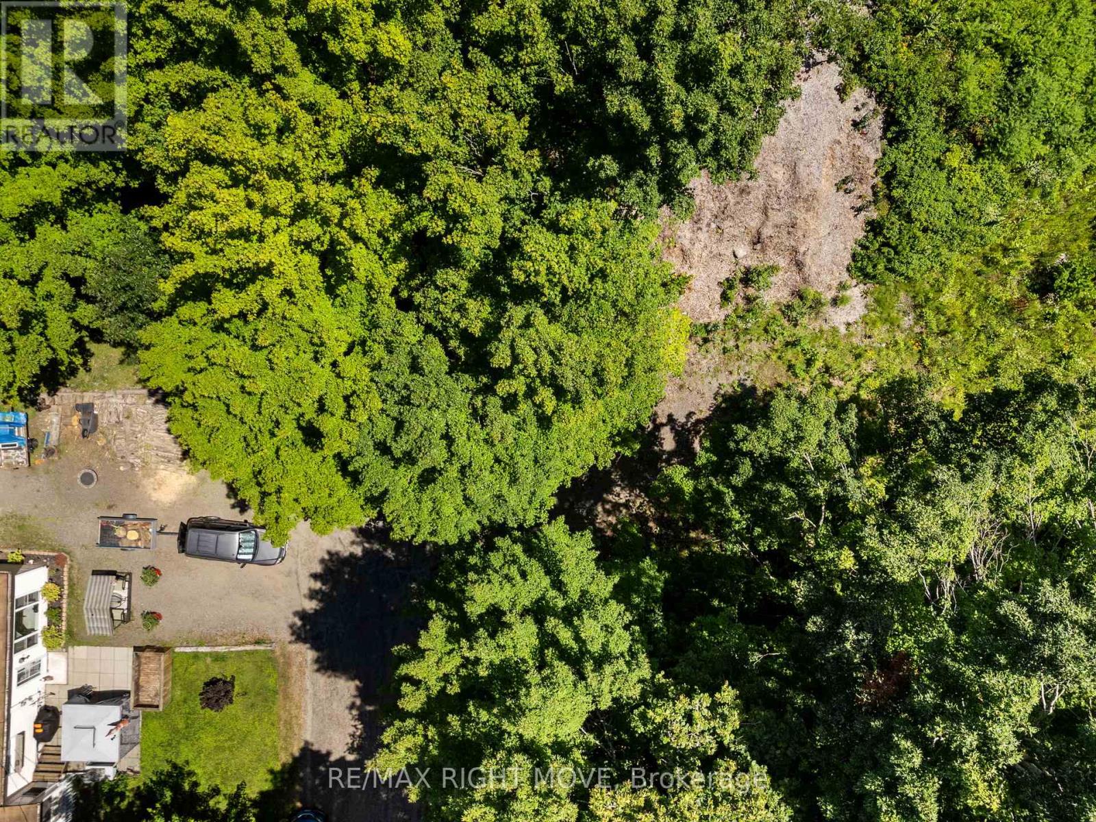 255 Pearl Drive, Gravenhurst, Ontario  P1P 1R2 - Photo 9 - X12302352