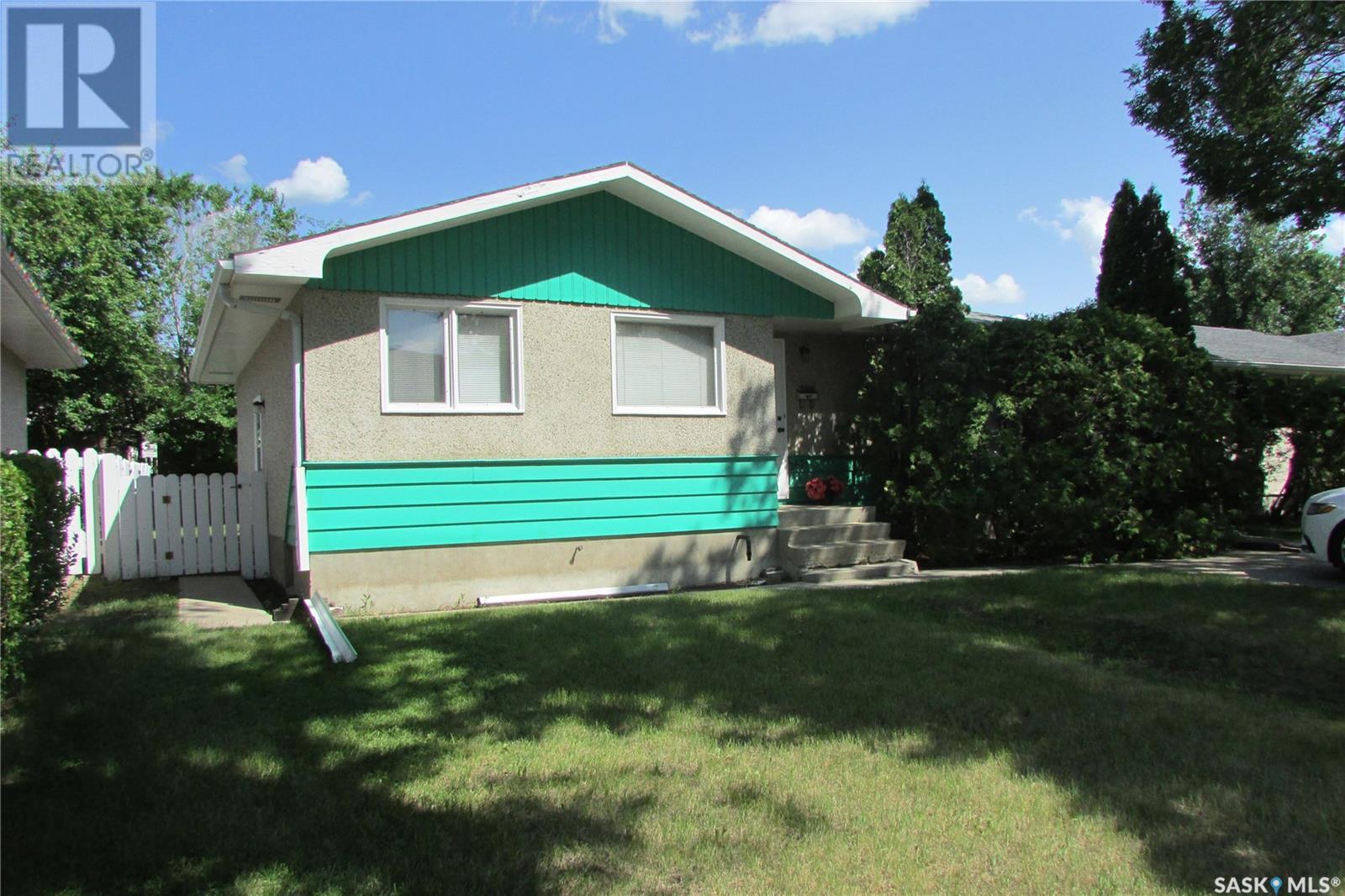 Property at 267 Smith STREET N image 2
