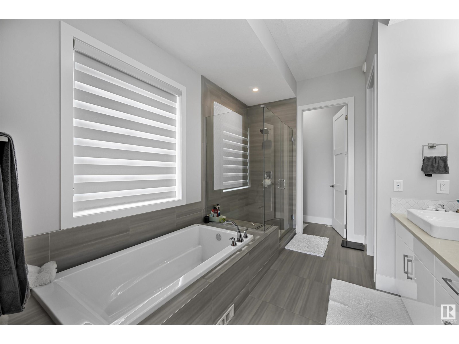 Property at 1025 HUCKELL PL SW image 3