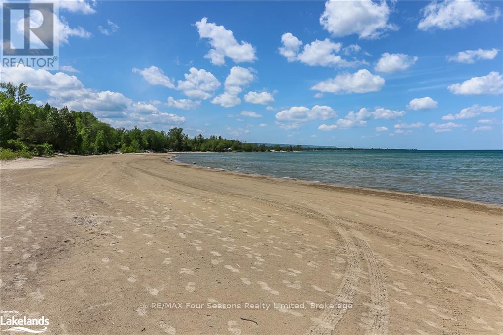 30 64th Street N, Wasaga Beach, Ontario  L9Z 1V2 - Photo 8 - S12302497