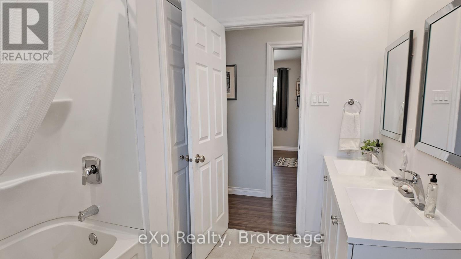 238 4th Avenue, Hanover, Ontario  N4N 2B5 - Photo 15 - X12302473