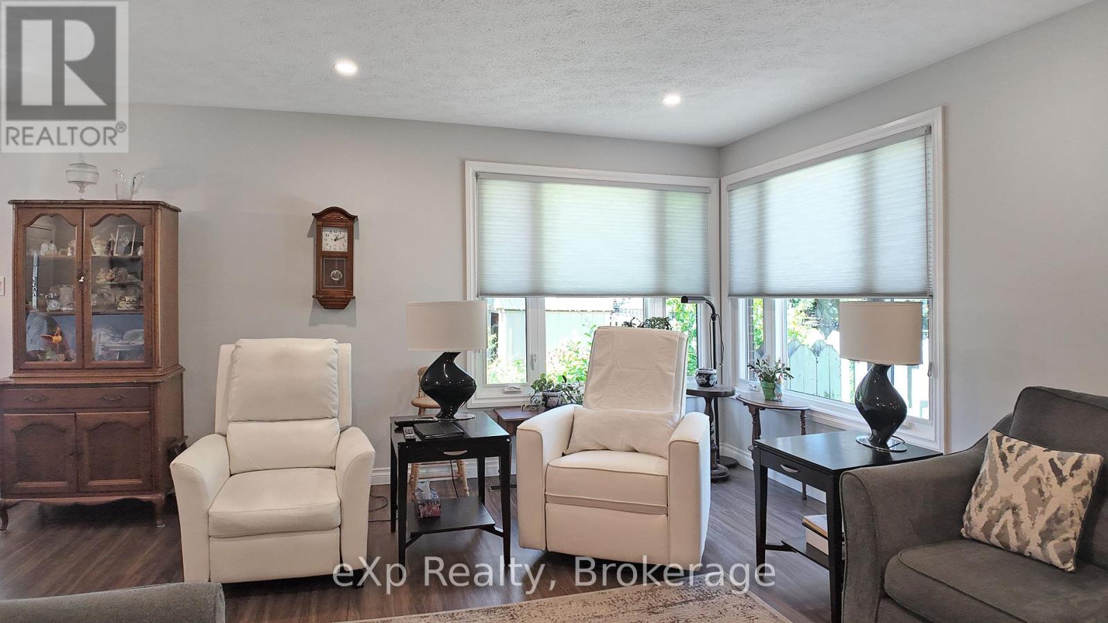 238 4th Avenue, Hanover, Ontario  N4N 2B5 - Photo 9 - X12302473