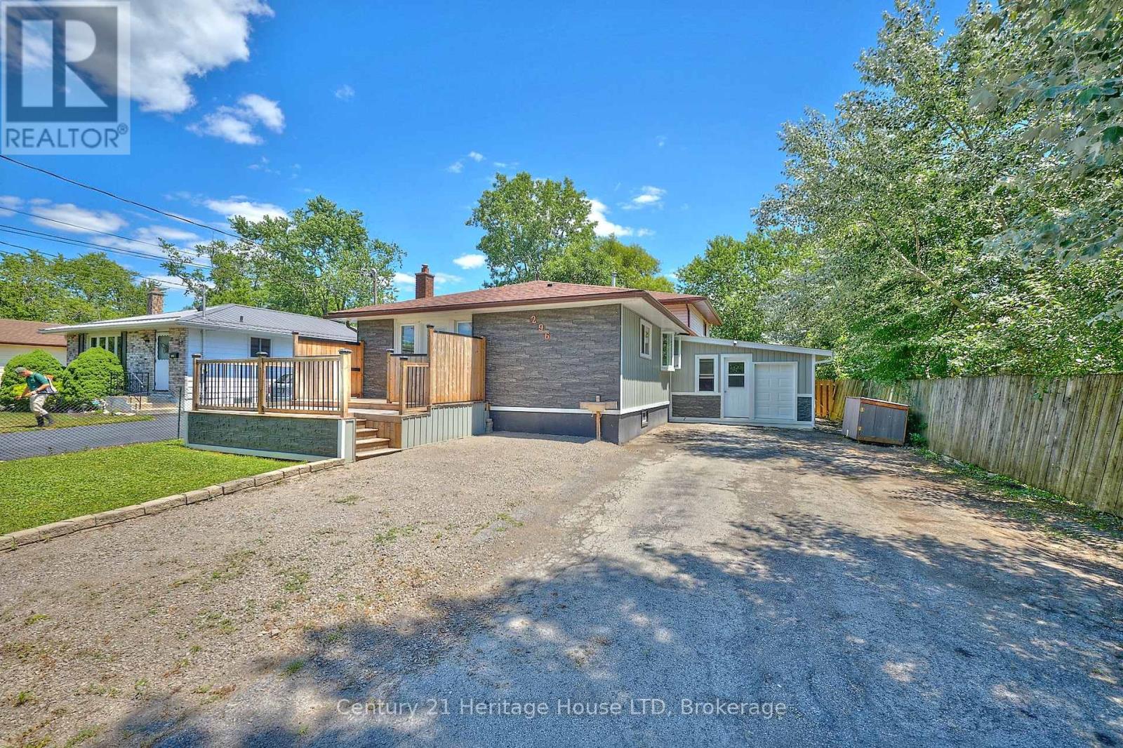 296 Rose Avenue, Fort Erie, Ontario  L2A 4M1 - Photo 1 - X12302607