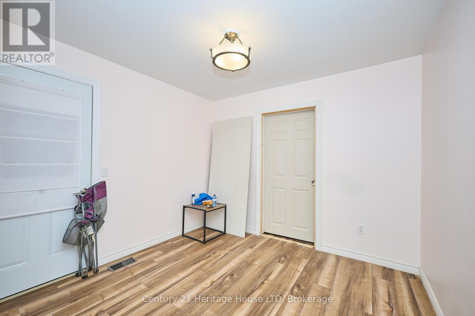 296 Rose Avenue, Fort Erie, Ontario  L2A 4M1 - Photo 14 - X12302607