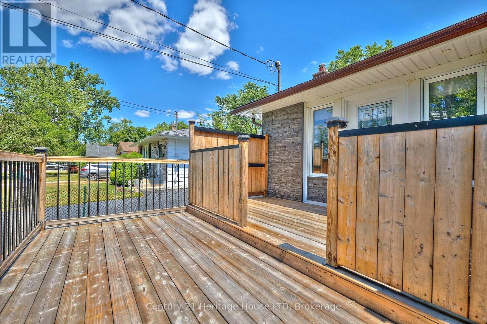 296 Rose Avenue, Fort Erie, Ontario  L2A 4M1 - Photo 3 - X12302607