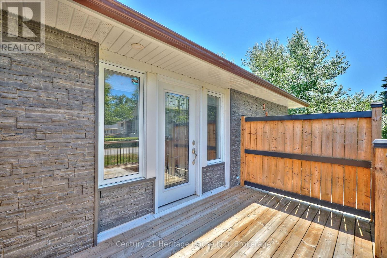 296 Rose Avenue, Fort Erie, Ontario  L2A 4M1 - Photo 4 - X12302607