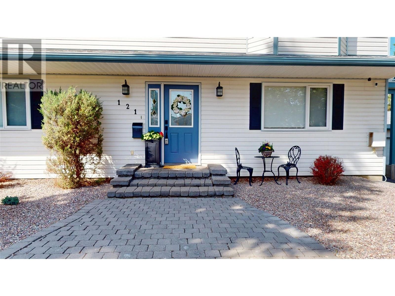 121 10th Street S, Cranbrook, British Columbia  V1C 4P5 - Photo 3 - 10349373